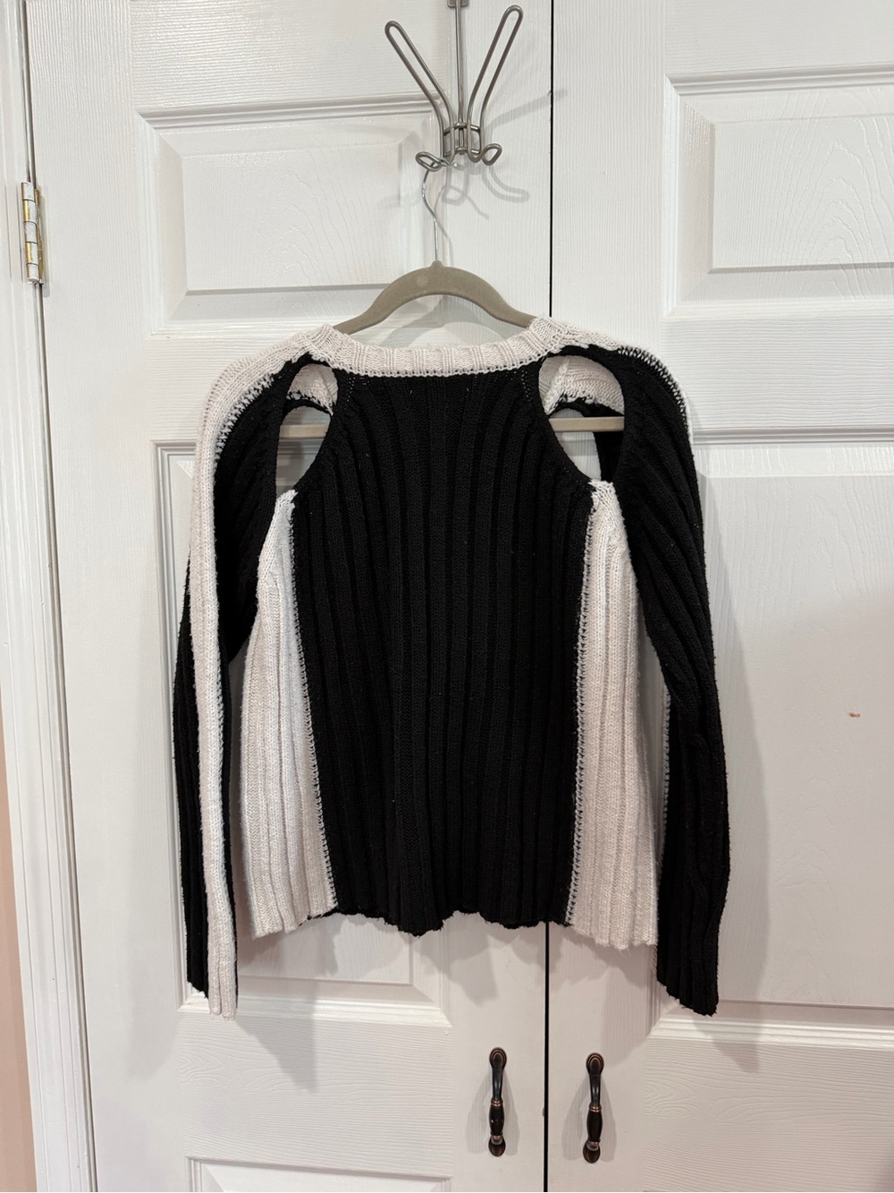 4th + reckless Cutout Ribbed Crewneck Sweater in Black & Cream - Picture 4 of 7